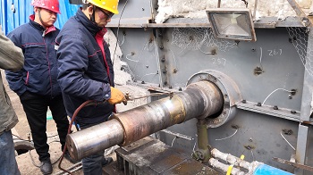 索雷工程師緊急修復風機軸磨損